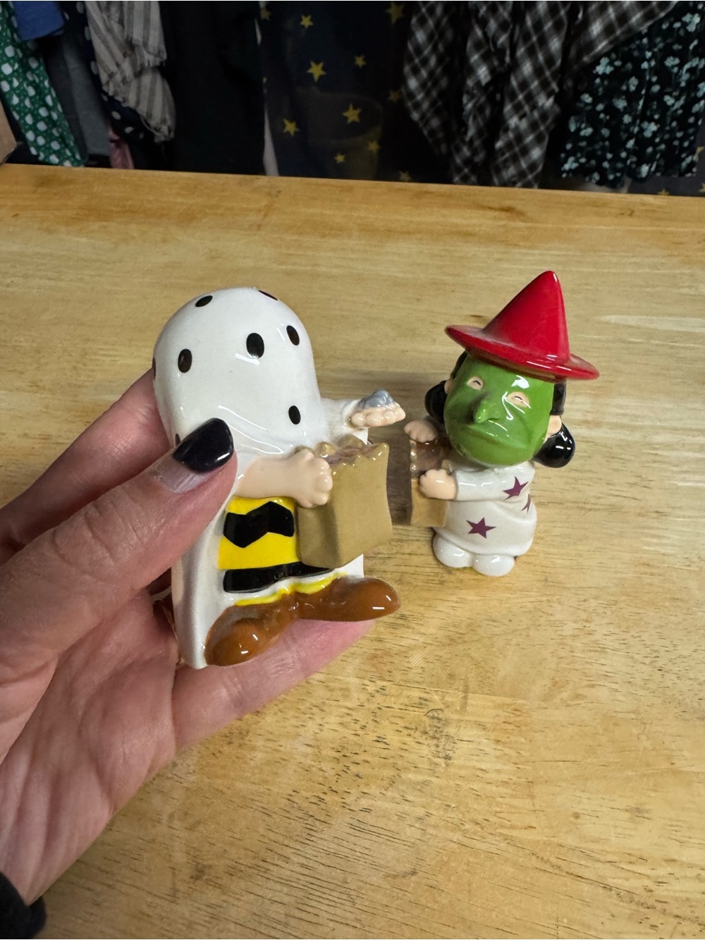 Peanuts Halloween Salt & Pepper Shakers - Picture 4 of 5